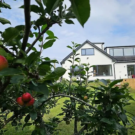 Mayflower, Seaview, Modern, 6 Beds Holiday home