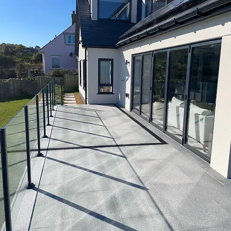 Mayflower, Seaview, Modern, 6 Beds Holiday home *