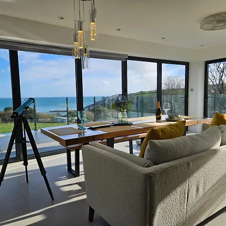 Mayflower, Seaview, Modern, 6 Beds *