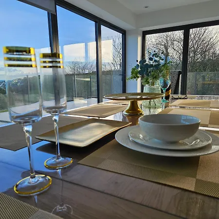 Mayflower, Seaview, Modern, 6 Beds *