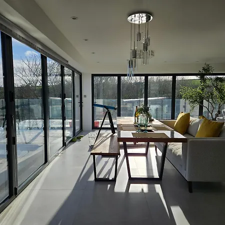 Mayflower, Seaview, Modern, 6 Beds