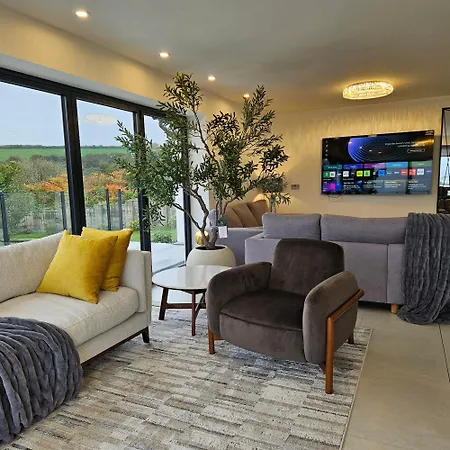 Mayflower, Seaview, Modern, 6 Beds Holiday home