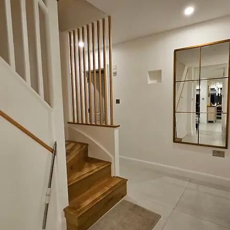 Mayflower, Seaview, Modern, 6 Beds Holiday home